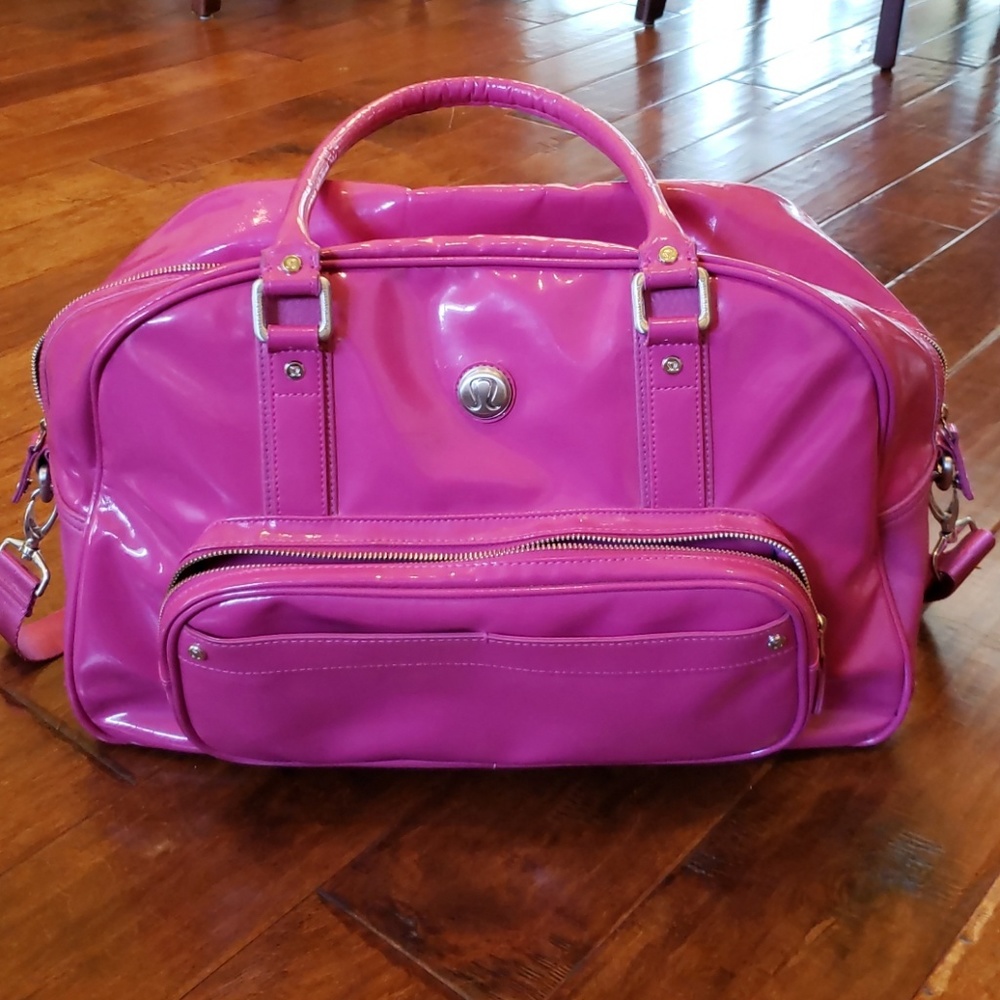 Lululemon fuscia workout bag